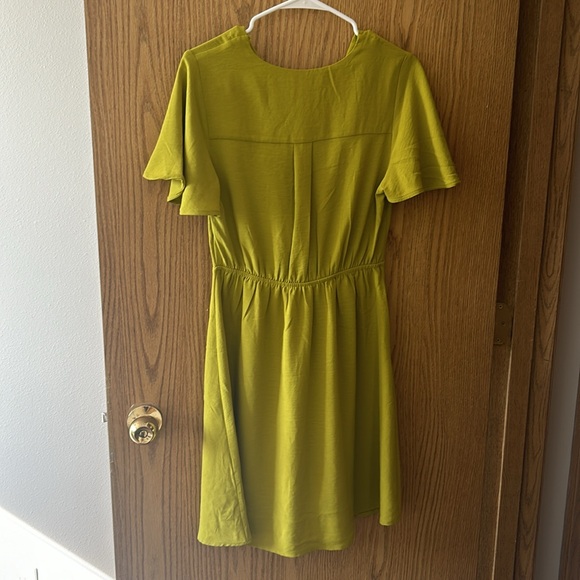 Monteau Los Angeles Chartreuse Lime Green Wrap Dress Size M - Picture 2 of 8